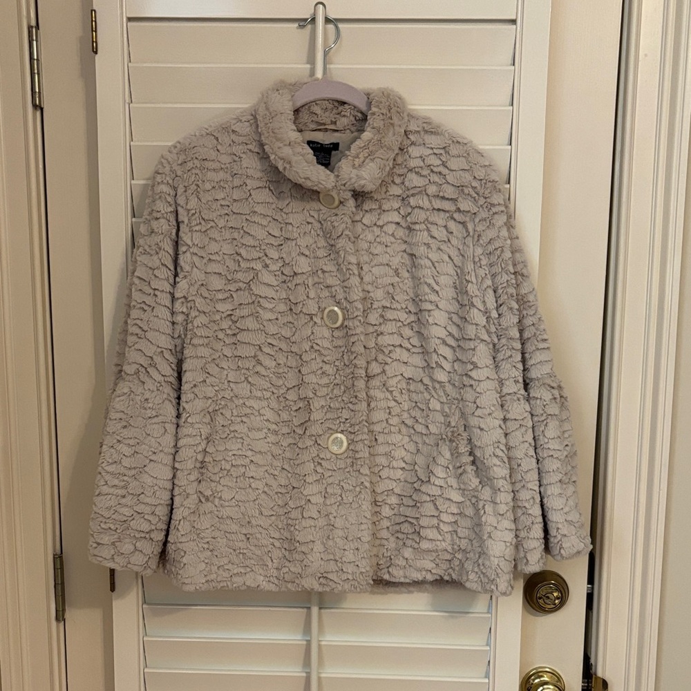 Faux fur short jacket with bell sleeves